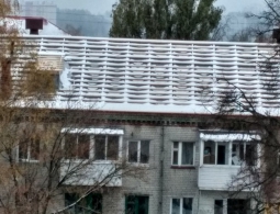 В Новозыбкове выполнявшие капремонт рабочие забаррикадировались на крыше