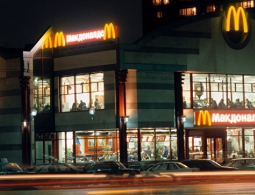 Москвич подал в суд на McDonald's из-за застрявшей в щеке рыбьей кости