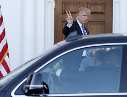 Трамп назвал "глупым парнем" нынешнего пресс-секретаря Белого дома Эрнеста