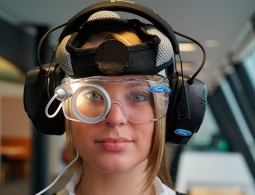 Ford разработал имитирующий состояние похмелья костюм