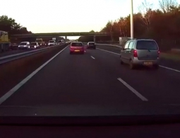 Автопилот Tesla предсказал ДТП на трассе