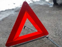 В Брянске выезжающий с АЗС пенсионер устроил ДТП: ранена девочка