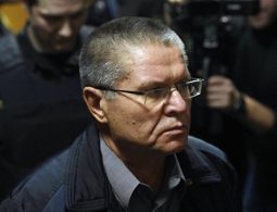 Суд арестовал миллион долларов и 280 миллионов рублей на счетах Улюкаева