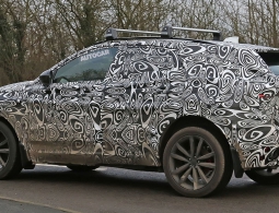 Кроссовер Jaguar E-Pace впервые замечен на тестах