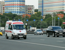 За непропуск автомобилей со спецсигналами предложили лишать прав на год