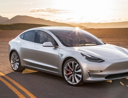 Серийную версию электрокара Tesla Model 3 представят в июле