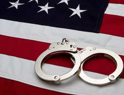В США "ведьму", запугивавшую внучку, приговорили к пожизненному заключению