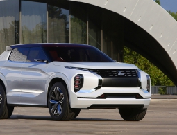 Компания Mitsubishi анонсировала премьеру двух новых кроссоверов