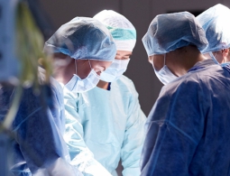 Китайские хирурги вырастят девушке новое лицо на её груди