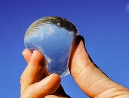 Ooho — дешёвая и съедобная альтернатива пластиковой упаковке