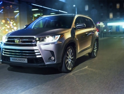 Toyota показала обновленный Highlander для России