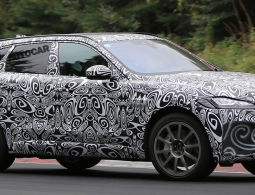 Jaguar испытал самый быстрый кроссовер в мире на Нюрбургринге