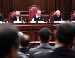 Глава КС предлагает научить родителей бороться с экстремизмом у детей