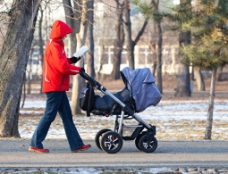 ВИЧ-инфицированным разрешат усыновлять детей, сообщили СМИ