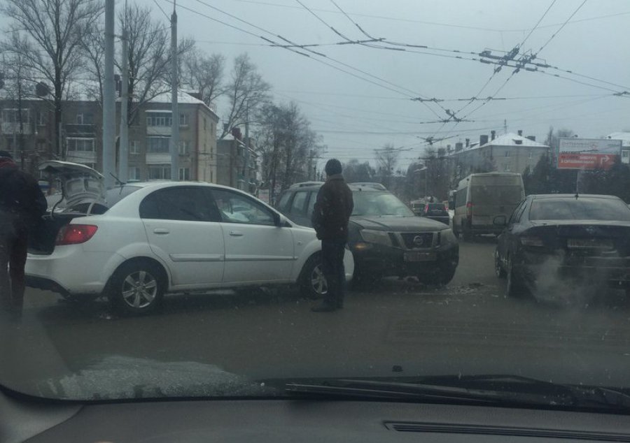 В Брянске на кольце у Полтинника снова произошло ДТП