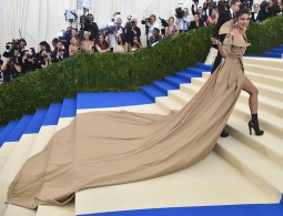 Met Gala 2017: самые экстравагантные образы звезд