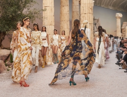 Легенды и мифы в новой круизной коллекции Chanel