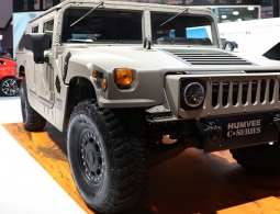 В США возродили внедорожник Hummer первого поколения