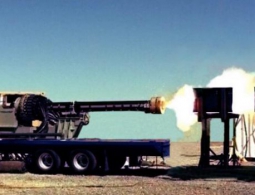 General Atomics провела первые стрельбы управляемыми снарядами из рельсотронной пушки