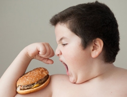 Медики уличили бабушек в пагубном влиянии на здоровье их внуков