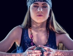 "Мы адекватные люди!": ученый, депутат и ведьма спорят о легализации магии