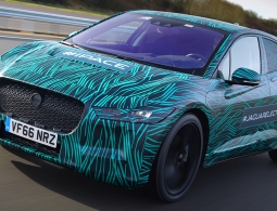 Первый электрический кроссовер Jaguar показали на видео
