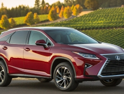 Названы самые популярные премиальные автомобили в России