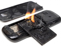 Разработаны молекулярные огнетушители для аккумуляторов смартфонов