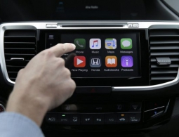 Тим Кук признался, что Apple работает над автомобильным автопилотом