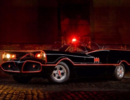 «Бэтмобиль» выставили на продажу за 250 тысяч долларов