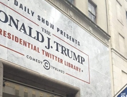 В Нью-Йорке очередь в библиотеку твитов Трампа растянулась на всю улицу