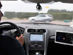 Ford научился предупреждать водителей об автомобилях с мигалками