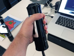 Контроллер ThermoReal для VR умеет передавать температуру и боль