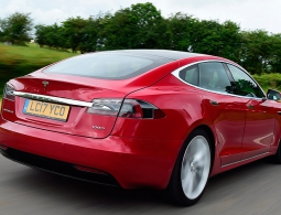 Tesla улучшила динамику электрокаров Model S и Model X