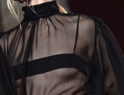 Ничего лишнего: показ Valentino Haute Couture в Париже