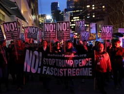 В Нью-Йорке мэр и голливудские актеры вышли на митинг против Трампа
