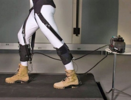 В Гарварде разработан мягкий экзоскелет, облегчающий ходьбу