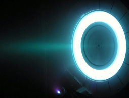 Можно ли спасти Землю, передвинув ее подальше от Солнца?