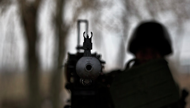 Два украинских силовика погибли из-за неосторожного обращения с оружием