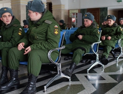 Персональные электронные карты выдают призывниками в десяти центрах ВВО