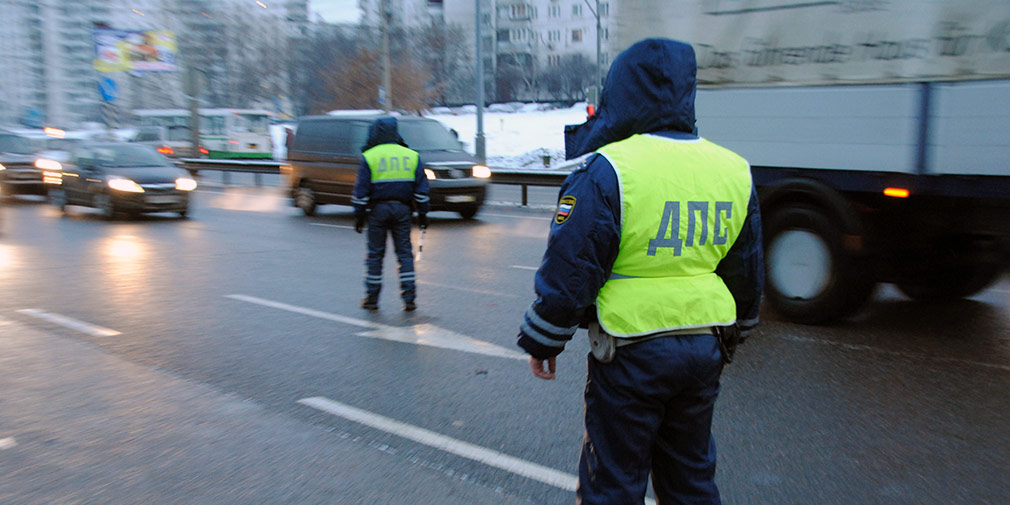 Инспекторам разрешили останавливать автомобили вне постов