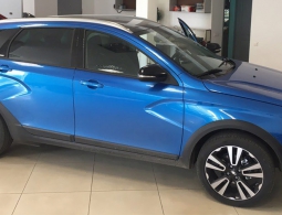 Появились фотографии топовой версии вседорожной Lada Vesta