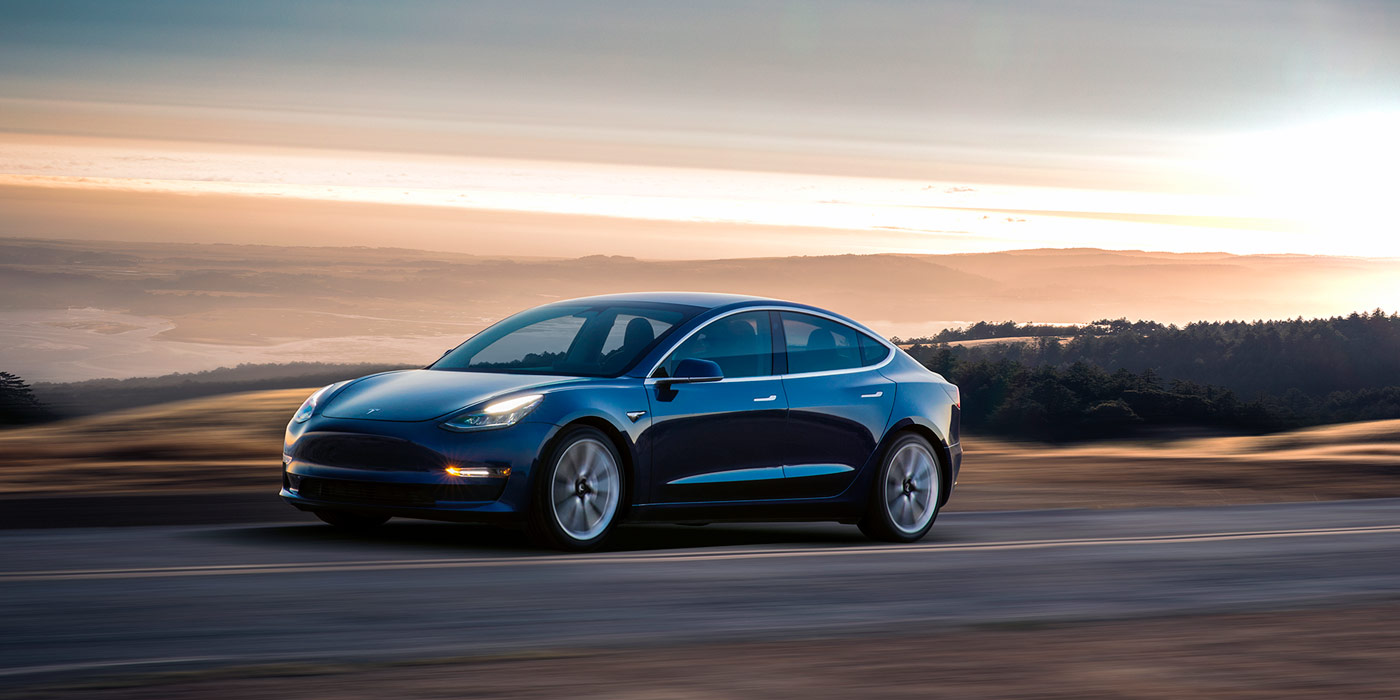 Tesla представила серийную версию Model 3