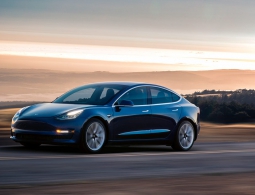 Tesla представила серийную версию Model 3