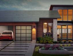 Tesla начала устанавливать солнечные крыши своим сотрудникам
