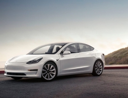 Названы характеристики самого доступного электрокара Tesla