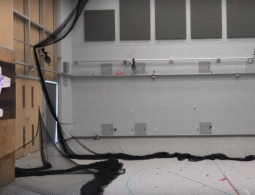 Дрон S-MAD может садиться на вертикальные поверхности