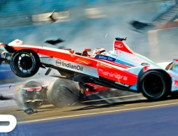 Все аварии третьего сезона Formula E показали на видео