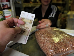 Эксперты отметили рост разрыва между доходами богатых и бедных россиян