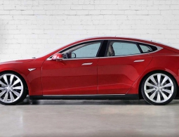 Tesla установит зарядные станции для электрокаров в домах своих клиентов